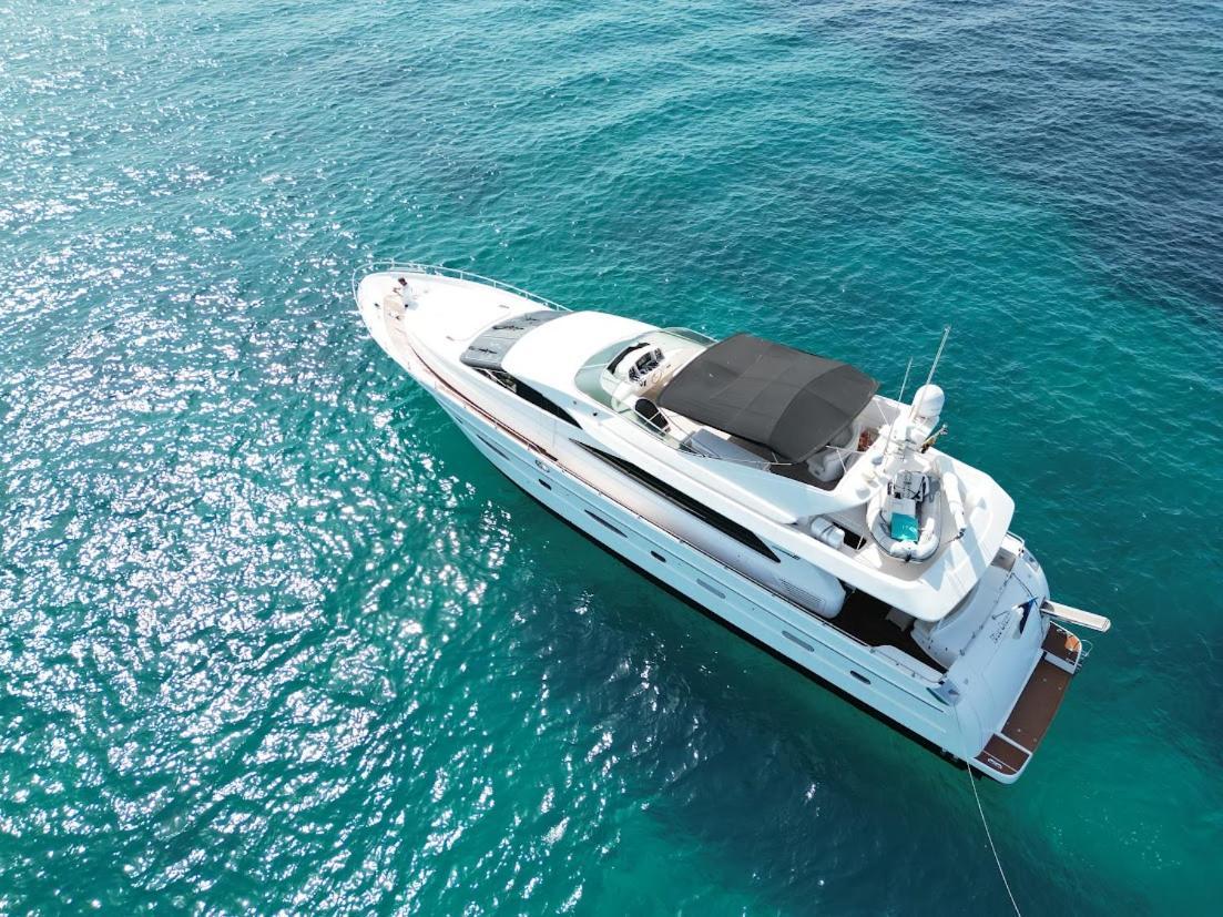 Magnificent Luxury Yacht In Center Hotel en barco *